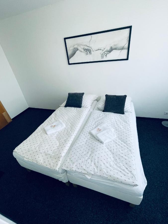 Apartmány Bryksova Praga Exterior foto